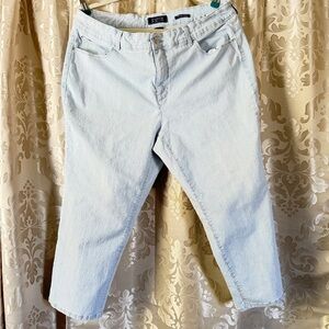 Charter Club Light Wash Cropped Jeans/D049